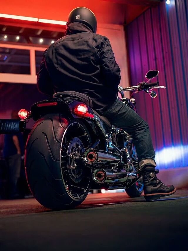 A harley-davidson breakout 117