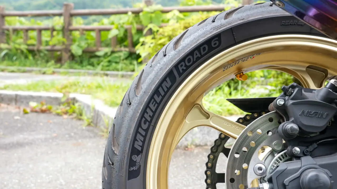 Pneu michelin road 6