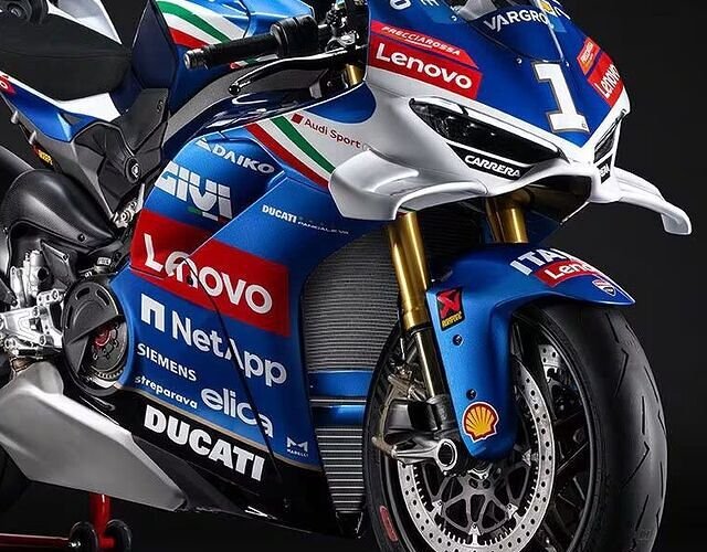 Ducati panigale v4 tricolore italia