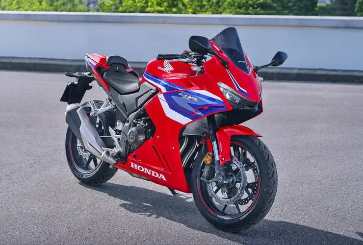 Nova honda cbr400r four